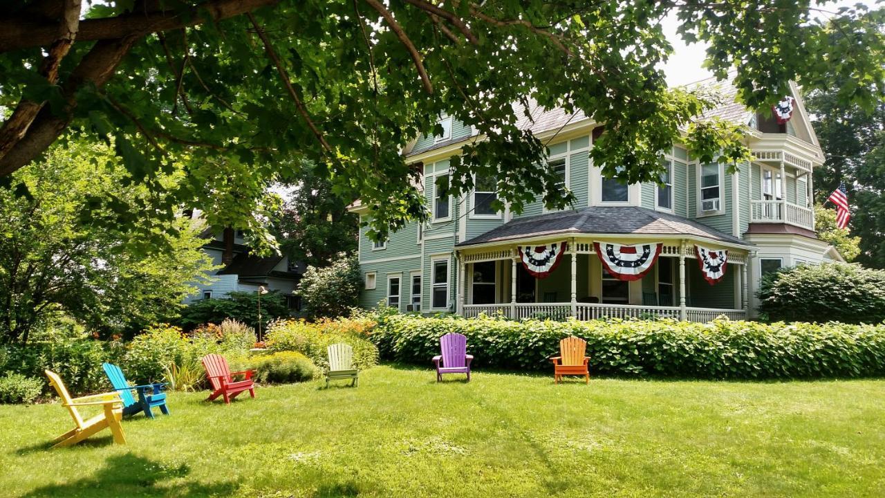 Heart Of The Village Bed & Breakfast In Shelburne Vt Exterior photo