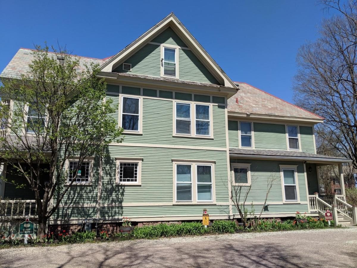 Heart Of The Village Bed & Breakfast In Shelburne Vt Exterior photo